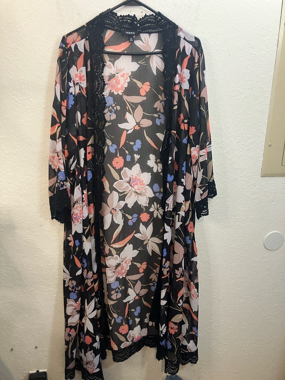 🆕 Torrid Black Sheer Floral Lace-Trim Kimono Robe